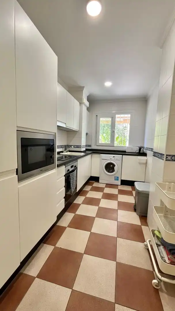 Cocina de Apartamento de alquiler en Benalmádena con Aire acondicionado, Calefacción y Terraza