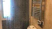 Bathroom of Flat for sale in  Madrid Capital  with Air Conditioner, Heating and Terrace