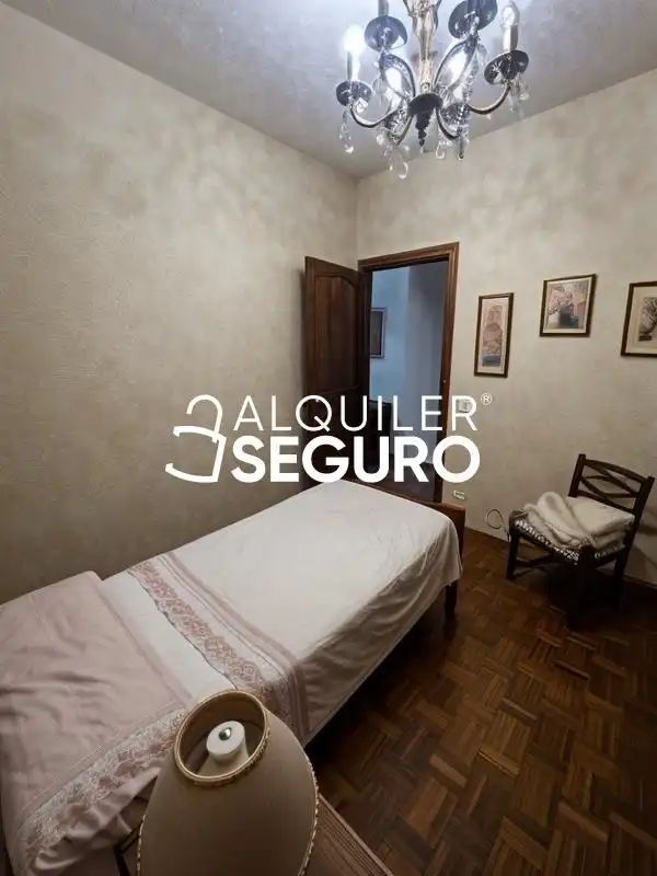 Habitación de Piso de alquiler en Madrid con Calefacción y Amueblado