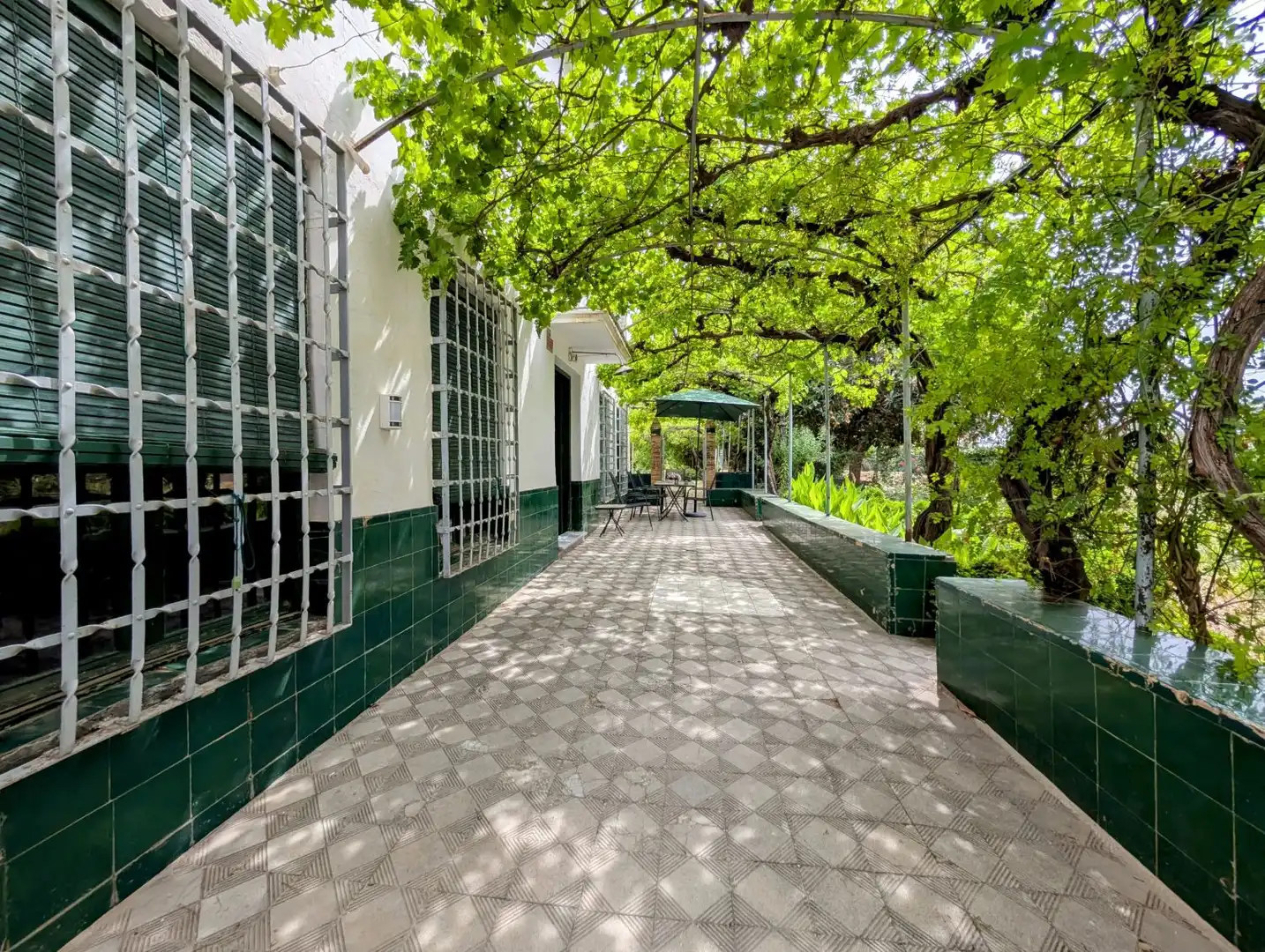 Vista exterior de Casa o xalet en venda en Loja amb Aire condicionat, Calefacció i Jardí privat