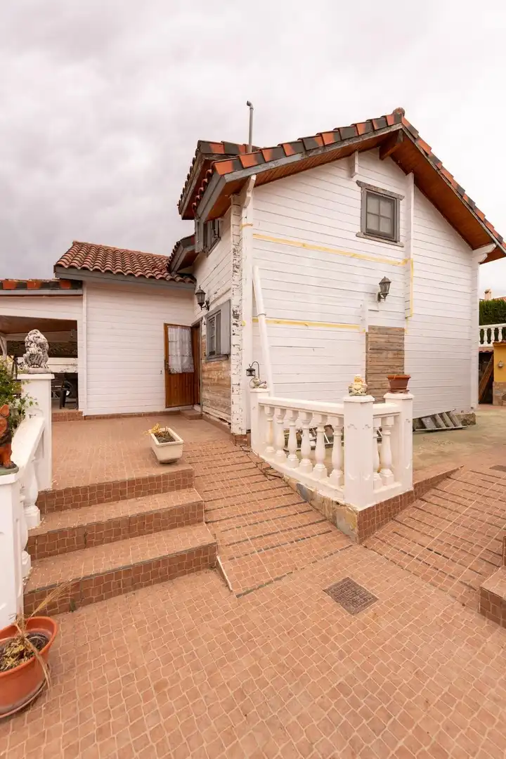 Vista exterior de Casa o xalet en venda en Alicante / Alacant amb Aire condicionat, Calefacció i Jardí privat