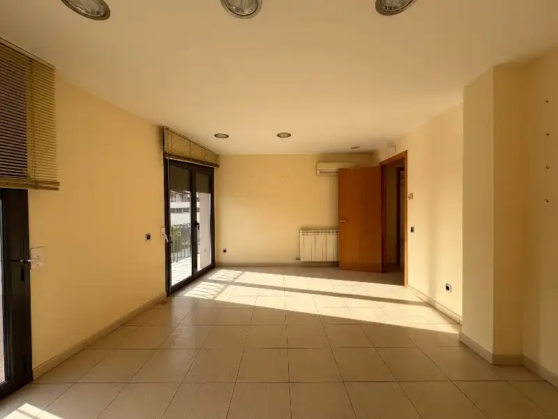Office for rent in La Bisbal d'Empordà  with Air Conditioner, Heating and Terrace