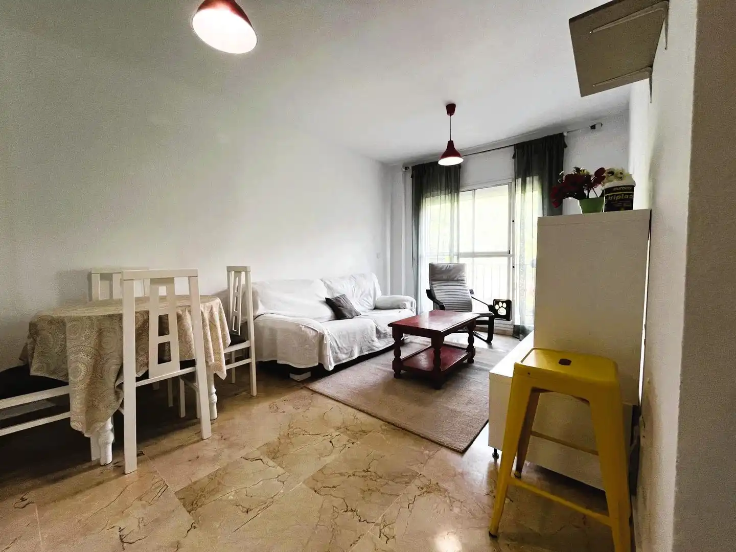 Sala de estar de Apartamento en venta en San Roque con Amueblado, Alarma y Piscina comunitaria