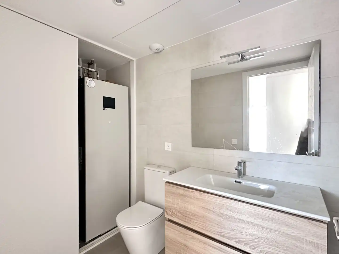 Badezimmer von Maisonette zum Verkauf in Badalona mit Klimaanlage, Heizung und Parkett