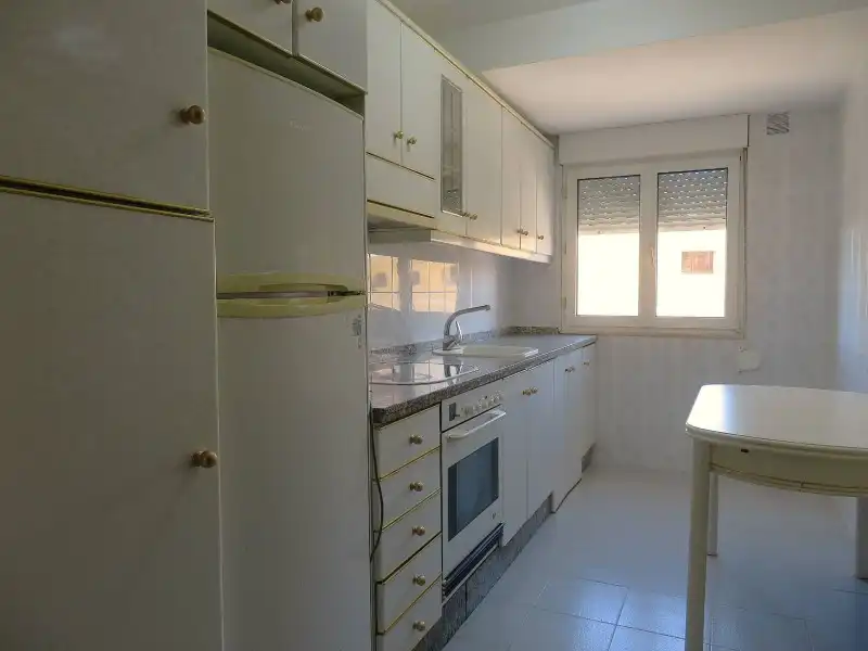 Cocina de Apartamento en venta en León Capital  con Calefacción, Jardín privado y Parquet