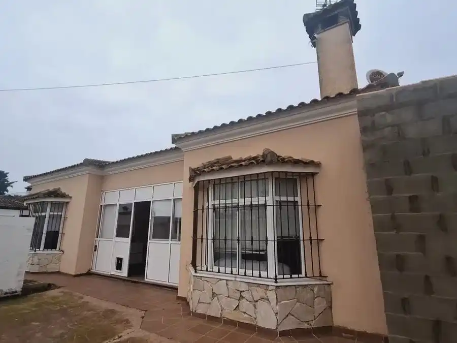 Chalet con piscina en venta en CAMINO DEL RODEO 28