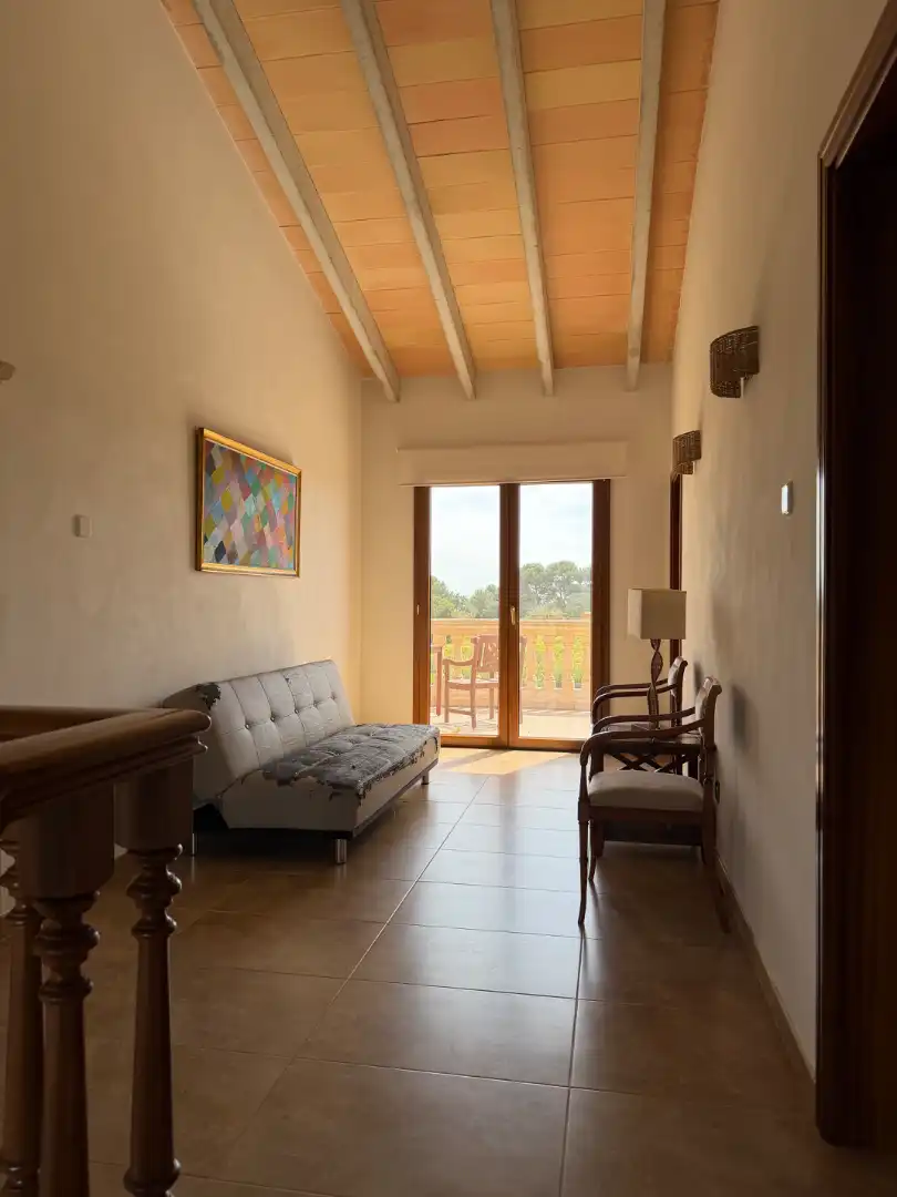 Sala de estar de Finca rústica de alquiler en Manacor con Aire acondicionado, Calefacción y Jardín privado