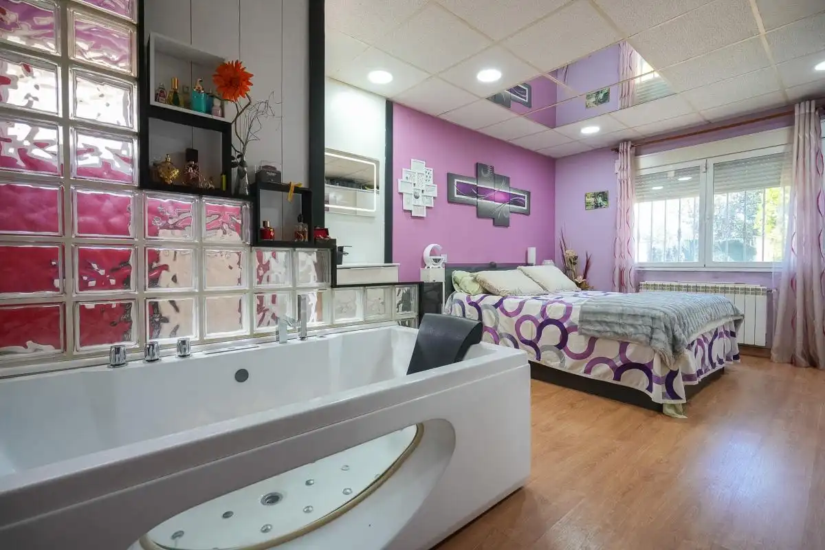 Habitación de Casa adosada en venta en Pioz con Aire acondicionado, Calefacción y Jardín privado