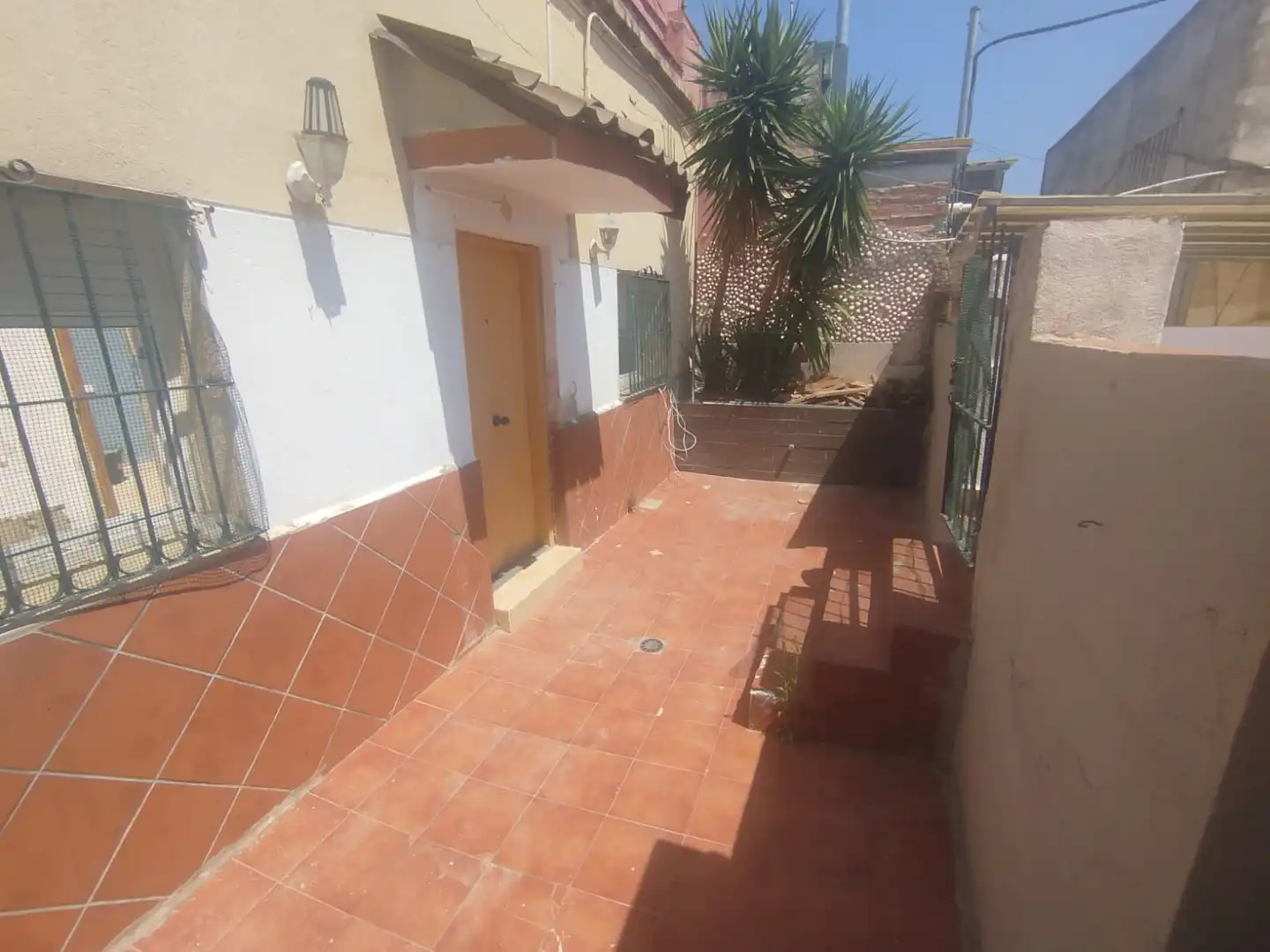 Vista exterior de Casa o chalet en venta en Santa Coloma de Gramenet con Terraza y Balcón
