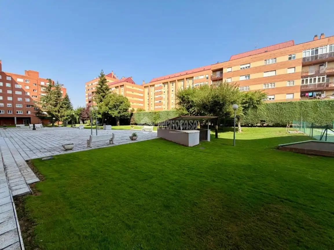 Pis amb piscina en venda a C. Teresa Monje, imagen 36