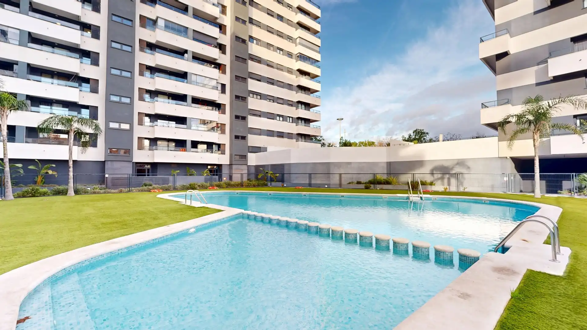 Piscina de Pis en venda en Valencia amb Aire condicionat, Jardí privat i Terrassa