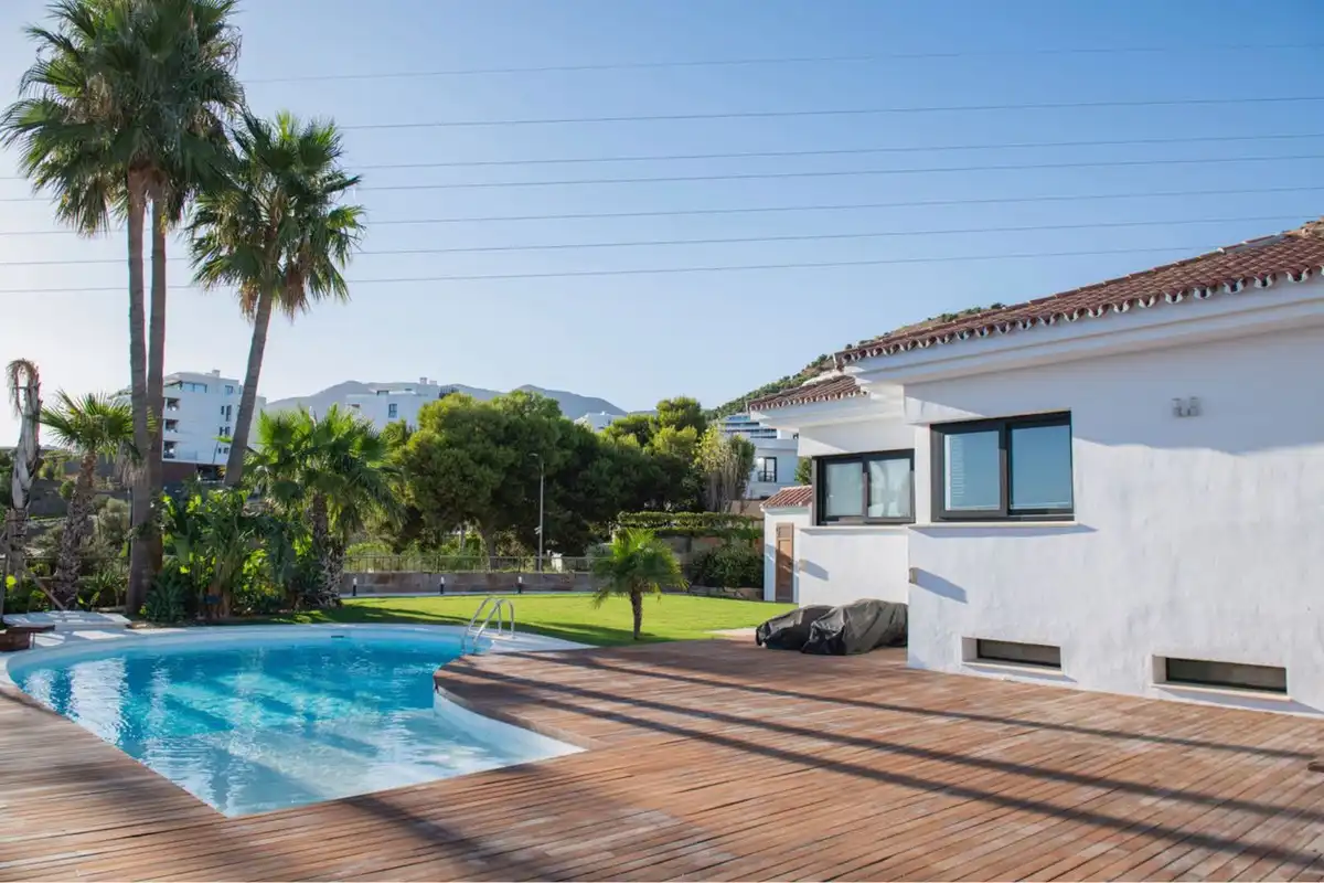 Vista exterior de Casa o chalet en venta en Benalmádena con Aire acondicionado, Calefacción y Piscina
