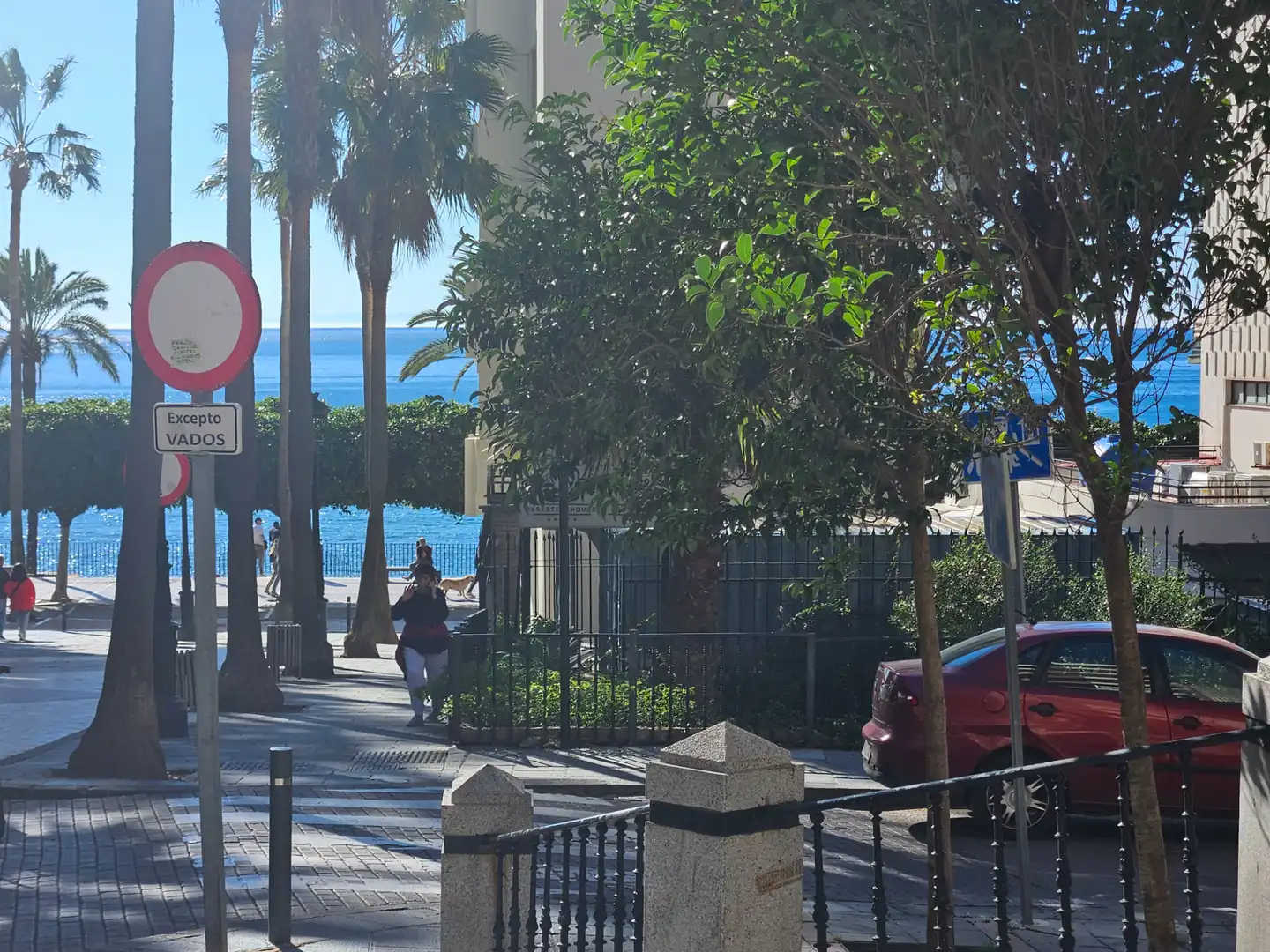 Außenansicht von Geschaftsraum zur ubertragung in Marbella mit Klimaanlage, Terrasse und Möbliert