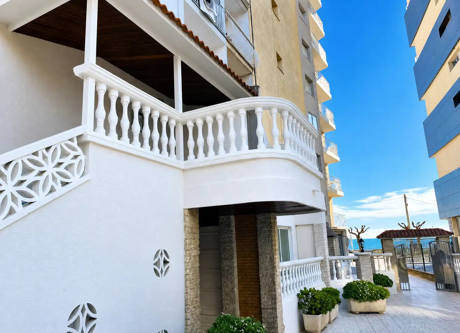 Vista exterior de Piso en venta en Blanes con Terraza y Amueblado