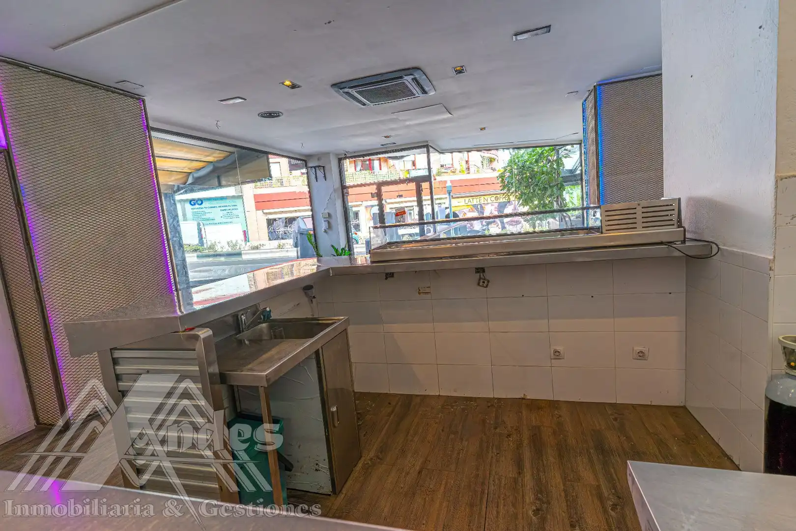 Local comercial de lloguer a Rosalia de Castro, imagen 12
