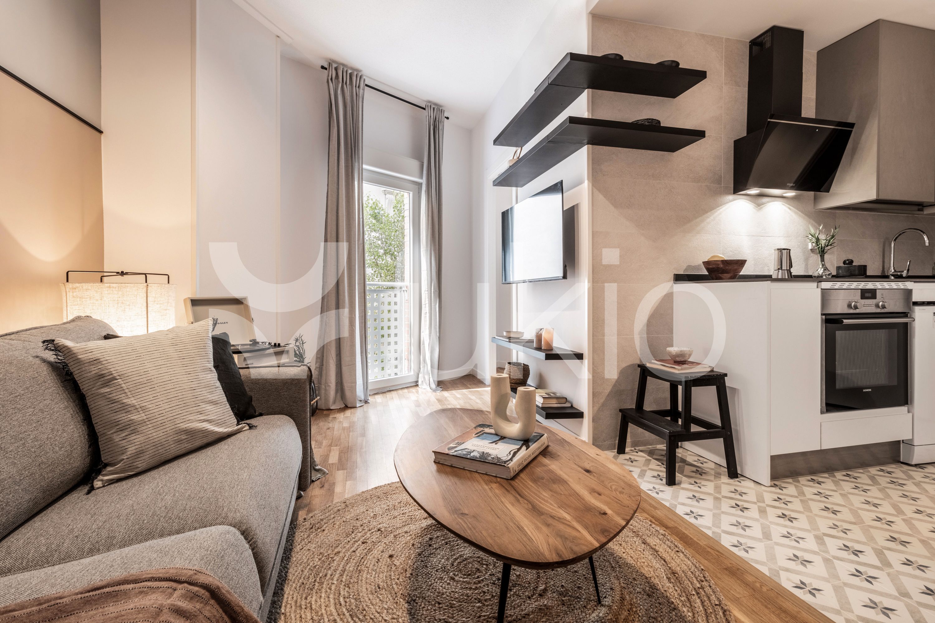 Sala d'estar de Apartament de lloguer en  Madrid Capital amb Aire condicionat, Calefacció i Moblat