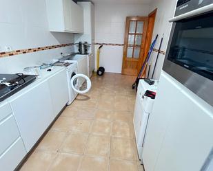 Kitchen of Flat to rent in Churriana de la Vega  with Oven, Washing machine and TV