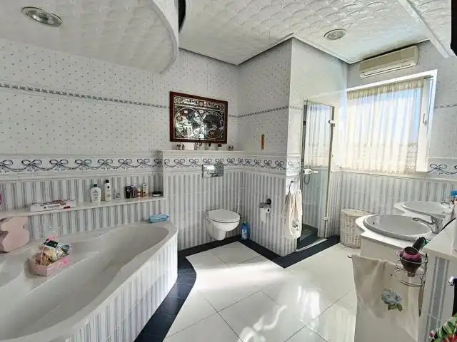 Bathroom of Houses for sale in San Fulgencio  with Air Conditioner, Heating and Private garden
