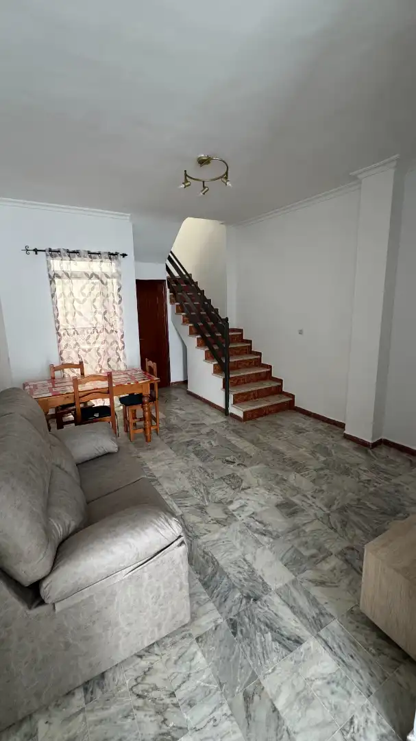 Casa o chalet de alquiler en Brenes con Aire acondicionado, Terraza y Amueblado
