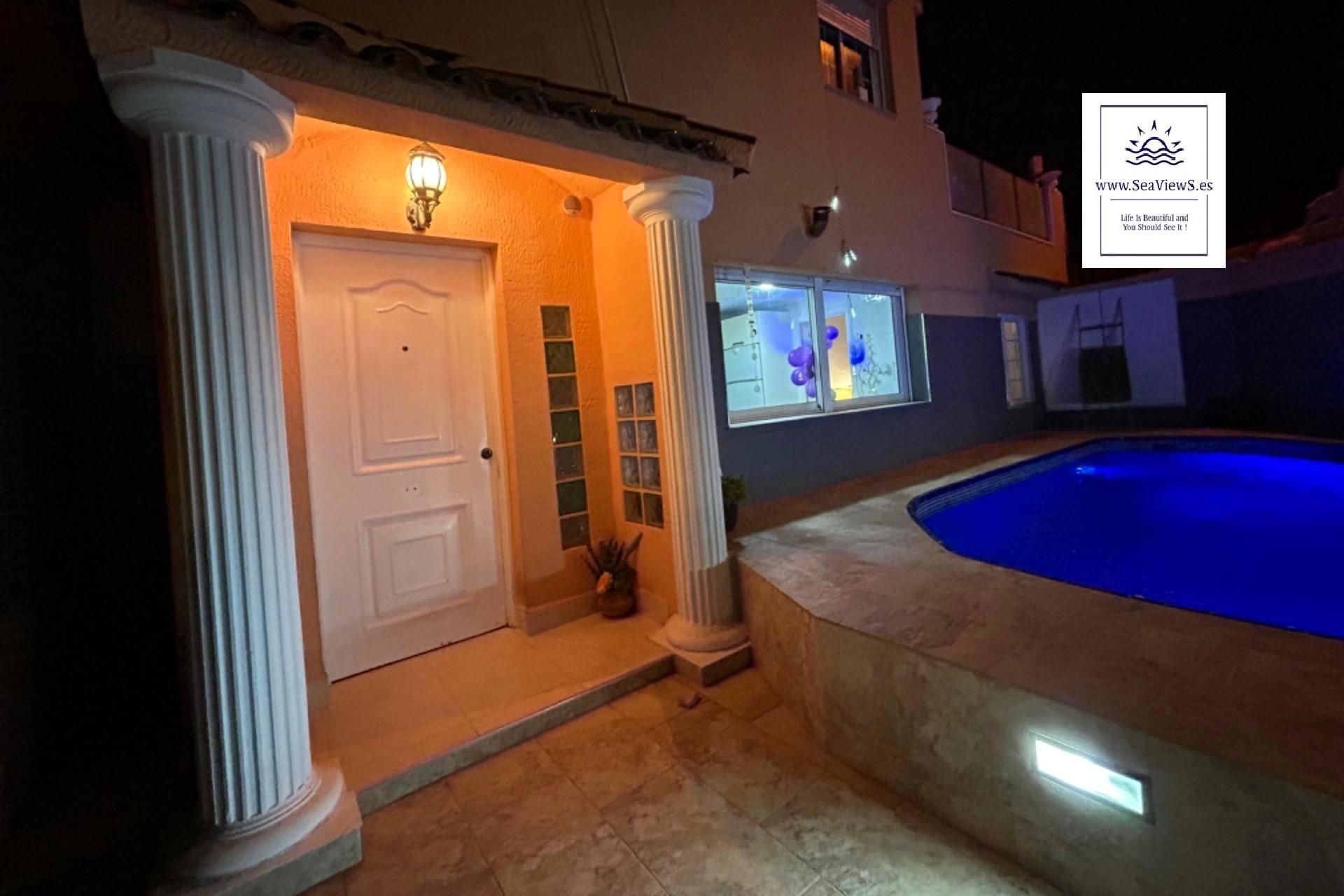 Swimming pool of Single-family semi-detached for sale in Torrevieja  with Air Conditioner, Heating and Private garden