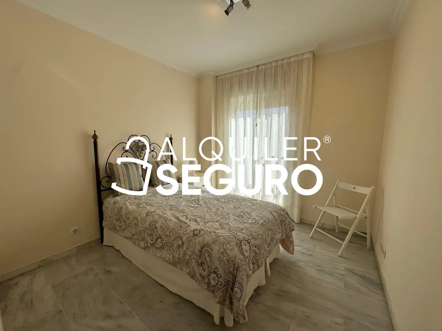 Habitación de Piso de alquiler en Málaga con Aire acondicionado, Terraza y Piscina