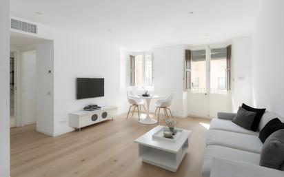 Living room of Apartment for sale in  Barcelona Capital  with Air Conditioner, Heating and Parquet flooring