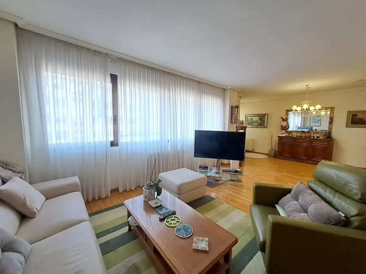 Sala d'estar de Pis en venda en Burgos amb Calefacció, Parquet i Terrassa