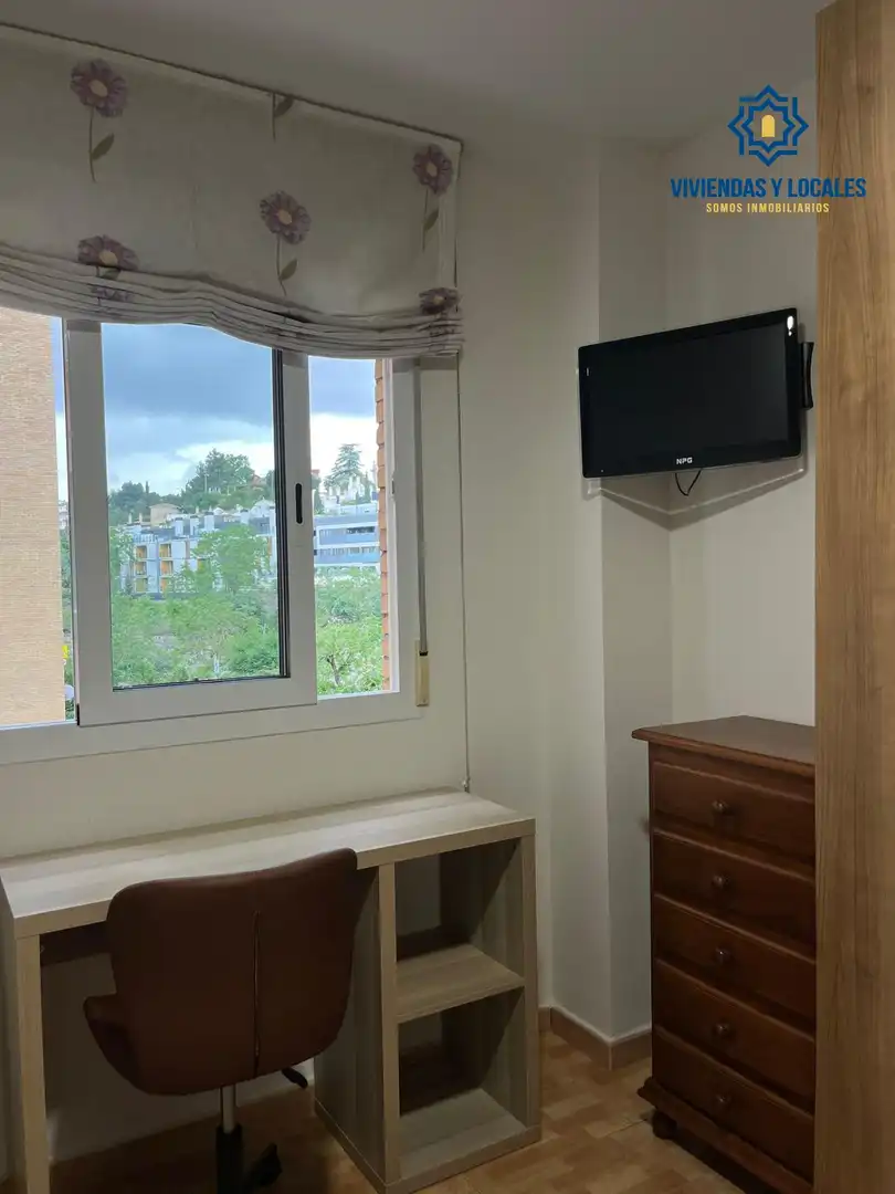 Habitación de Piso de alquiler en Granada con Aire acondicionado, Amueblado y Balcón