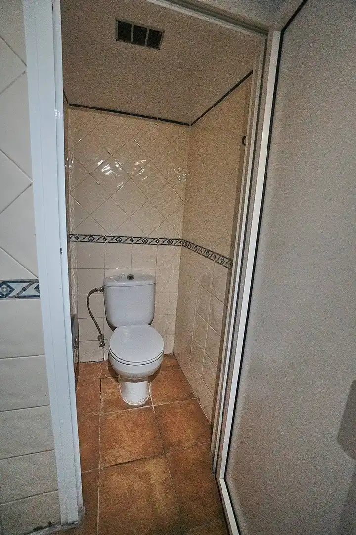Baño de Local de alquiler en Las Palmas de Gran Canaria con Aire acondicionado