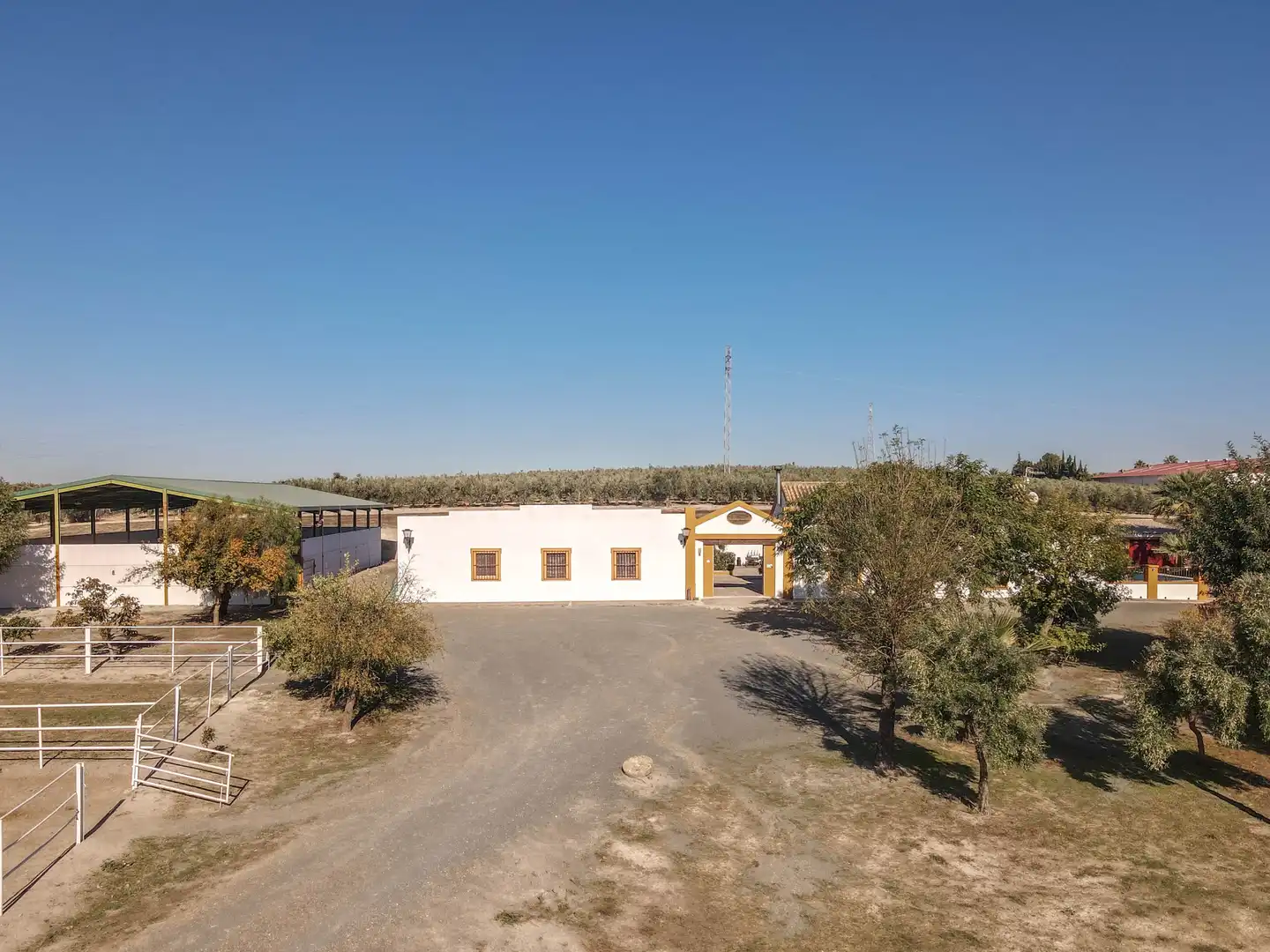 Exterior view of Houses for sale in Morón de la Frontera  with Air Conditioner, Private garden and Swimming Pool