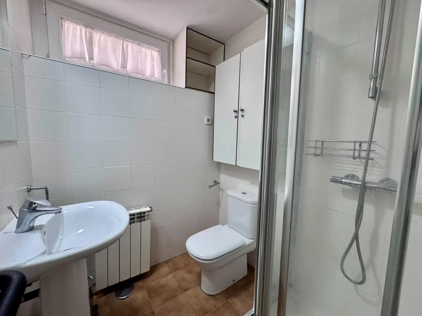 Baño de Casa adosada en venta en Villanueva de la Cañada con Parquet