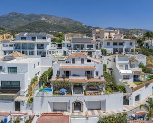 Vista exterior de Casa o xalet en venda en Marbella amb Aire condicionat, Terrassa i Piscina