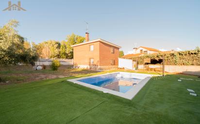 Piscina de Casa o xalet en venda en Santa Cruz del Retamar amb Aire condicionat, Calefacció i Terrassa