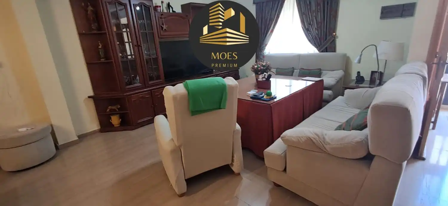 Sala d'estar de Casa o xalet en venda en Jaén amb Aire condicionat, Calefacció i Terrassa
