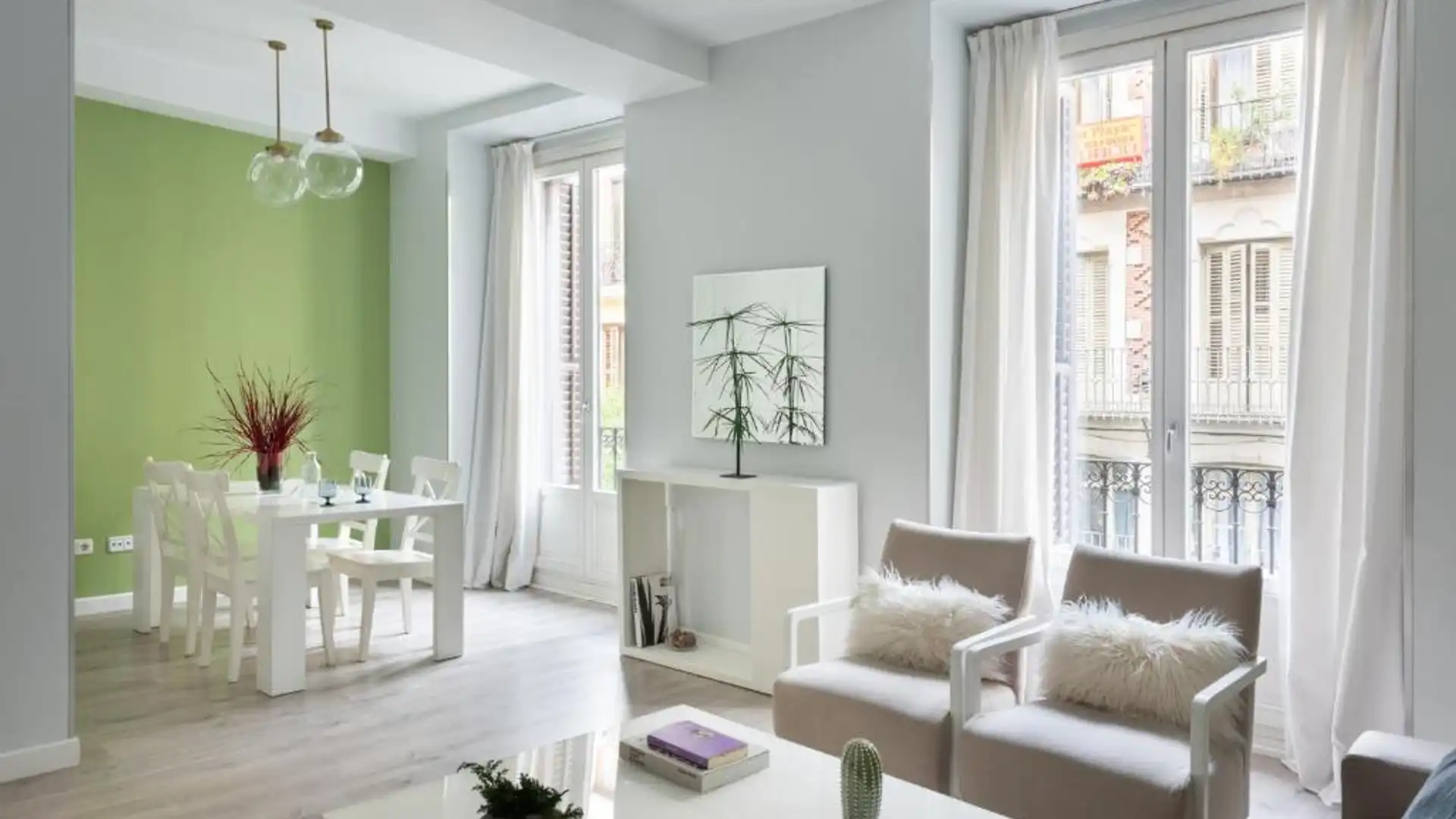 Sala d'estar de Estudi de lloguer en  Huesca Capital amb Moblat i Es permeten mascotes