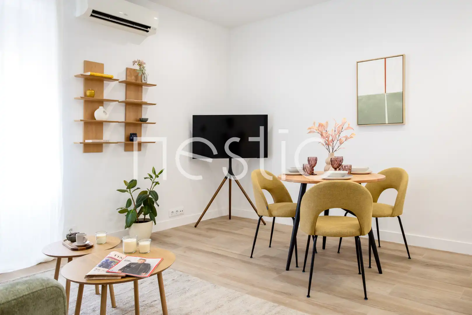 Sala d'estar de Apartament de lloguer en Madrid amb Aire condicionat, Calefacció i Moblat