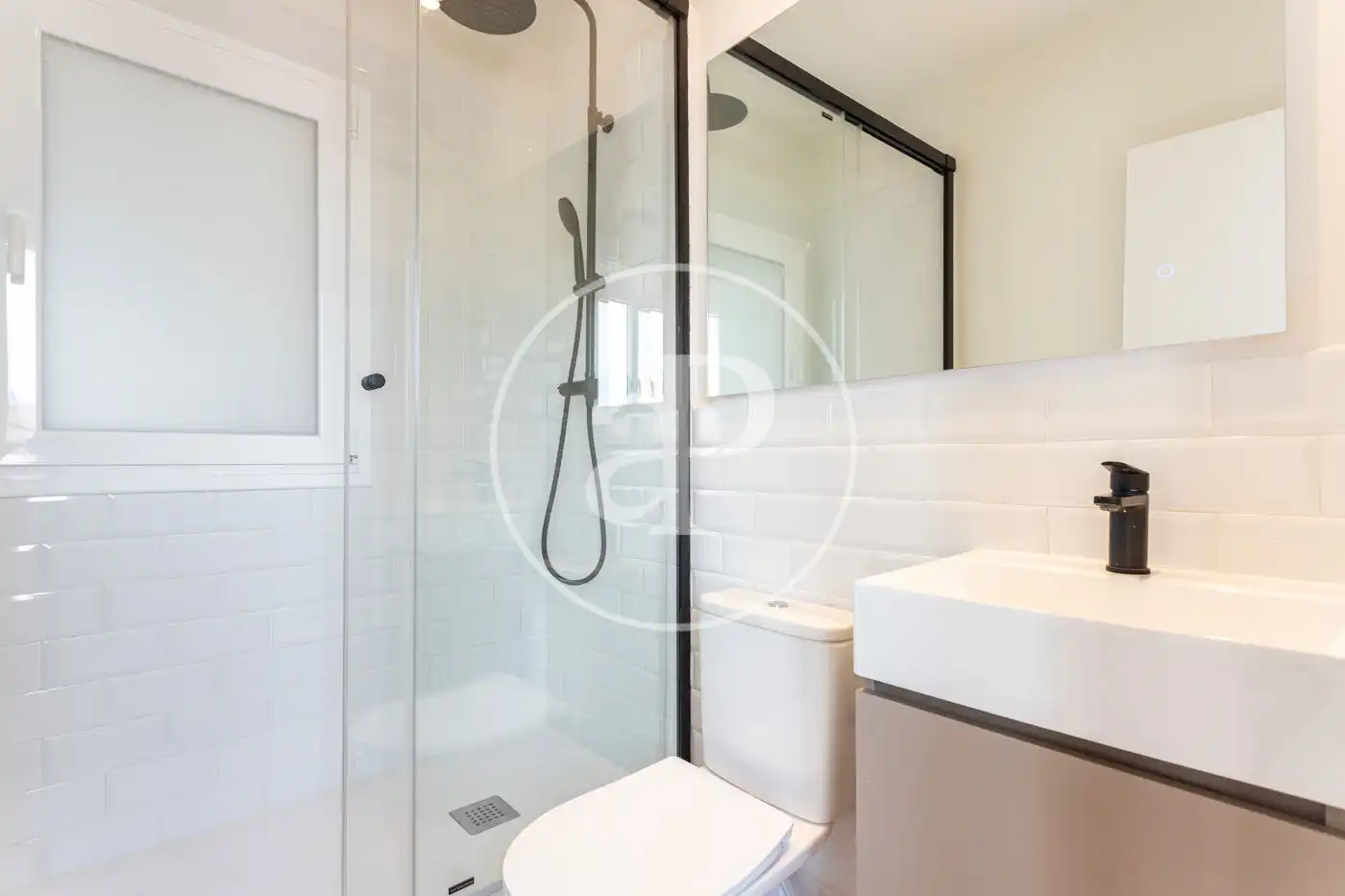 Bathroom of Flat for rent in Barcelona  with Air Conditioner, Heating and Terrace