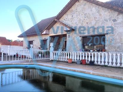 Schwimmbecken von Haus oder Chalet zum verkauf in Cabanillas de la Sierra mit Klimaanlage, Terrasse und Schwimmbad