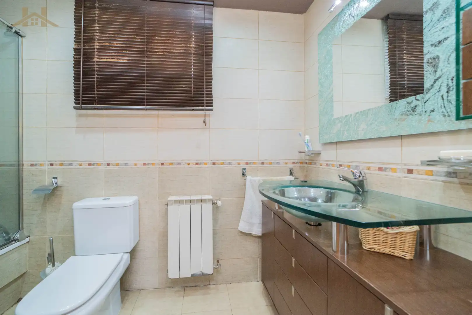 Baño de Casa adosada en venta en Leganés con Aire acondicionado, Calefacción y Jardín privado