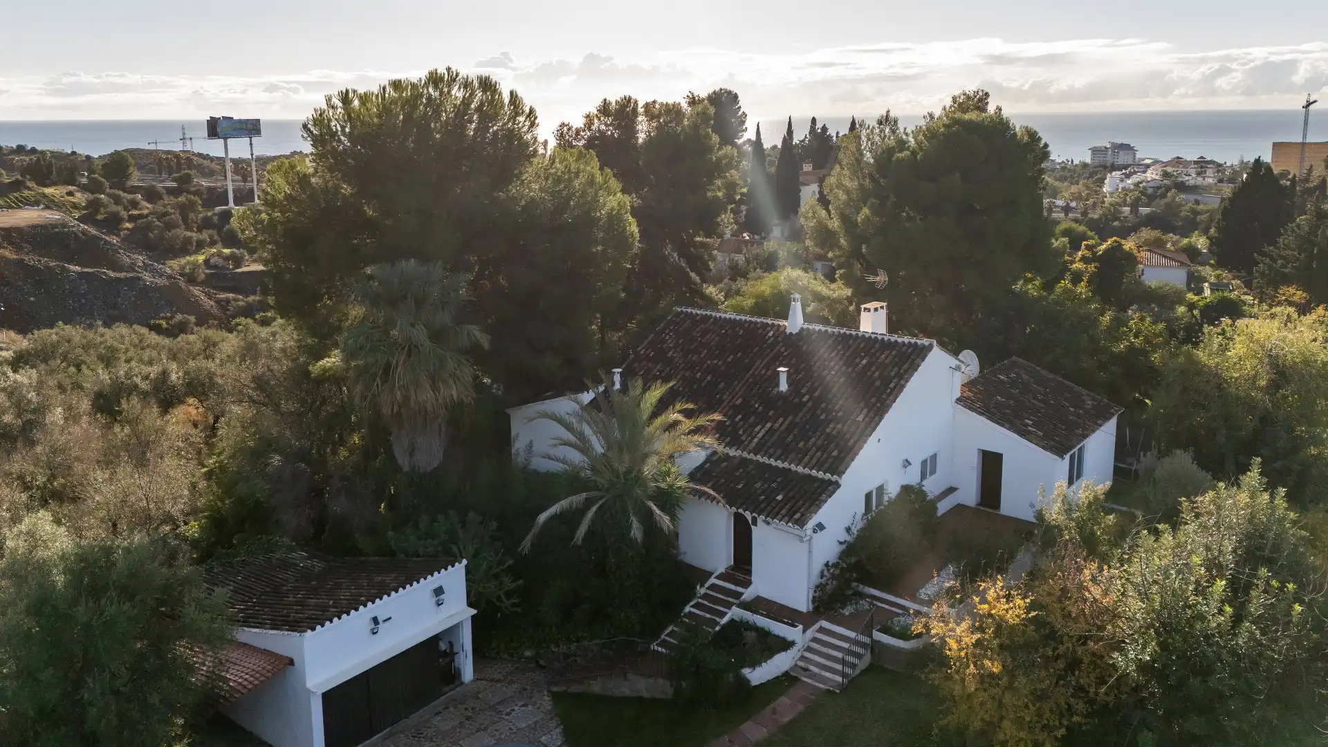Vista exterior de Casa o xalet en venda en Fuengirola amb Aire condicionat, Jardí privat i Terrassa