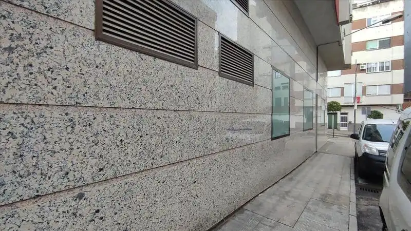 Vista exterior de Local en venta en Plasencia