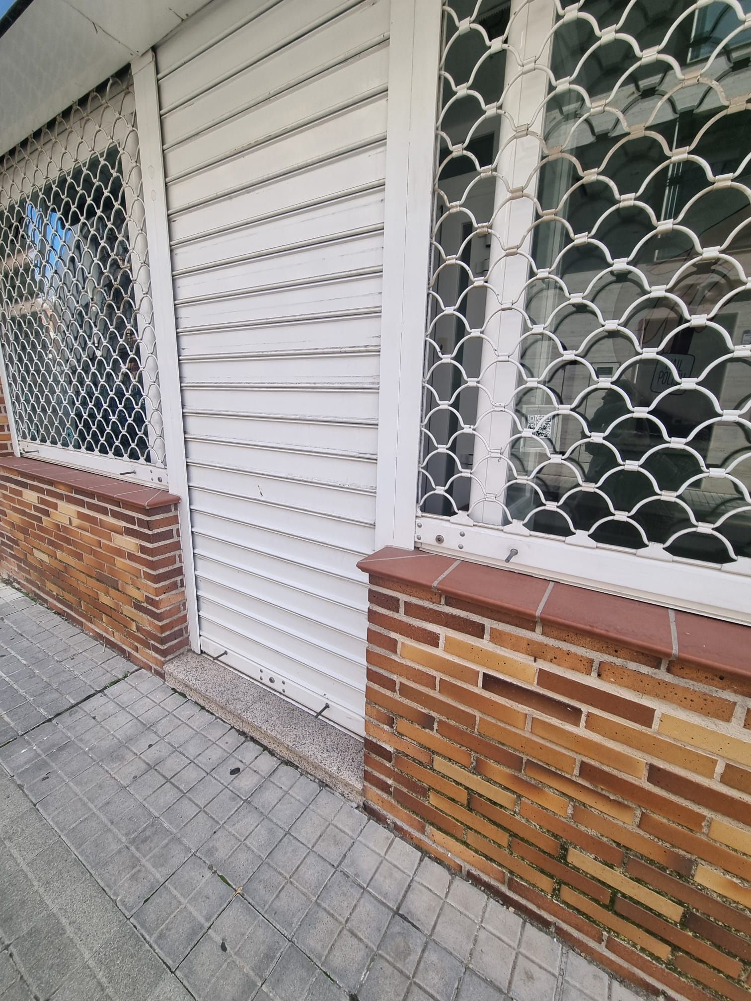 Vista exterior de Local en venda en Villanueva de la Cañada amb Aire condicionat