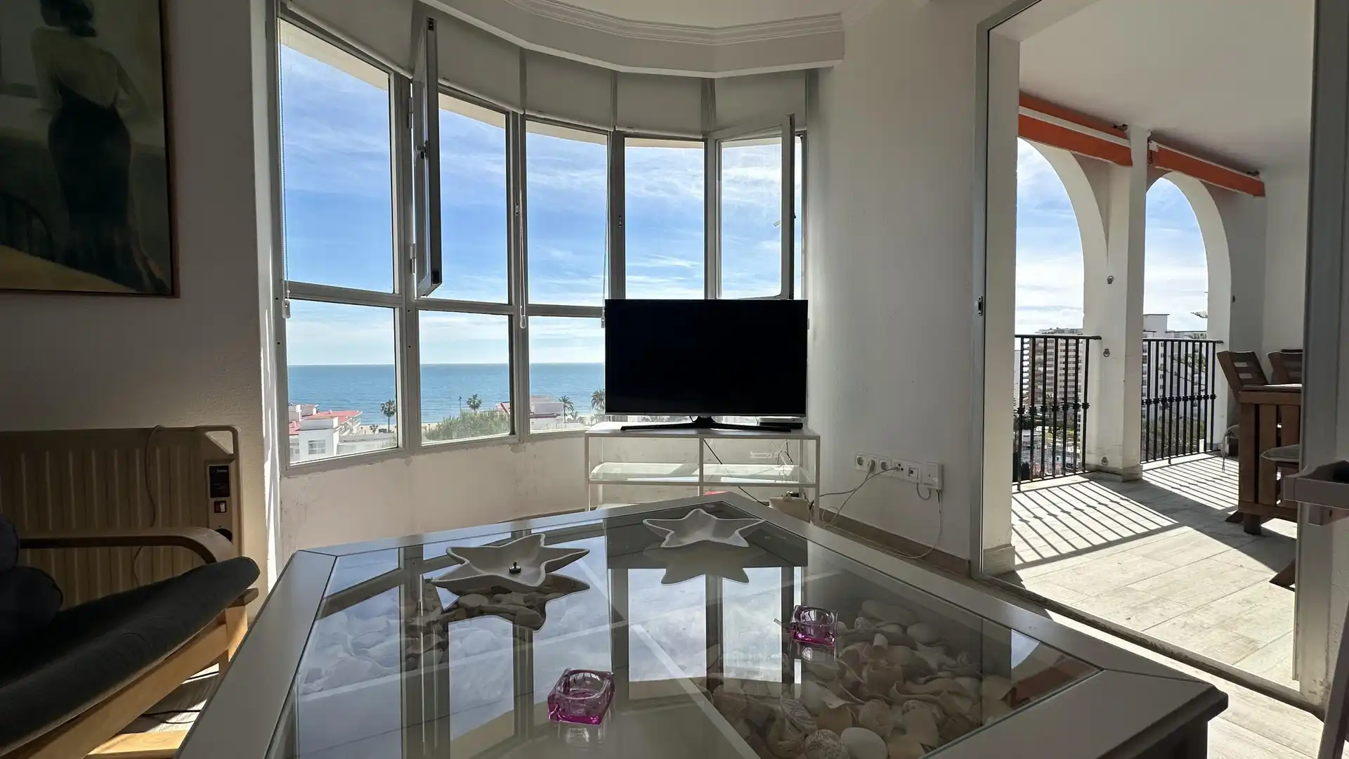 Sala d'estar de Apartament de lloguer en Fuengirola amb Jardí privat i Piscina comunitària