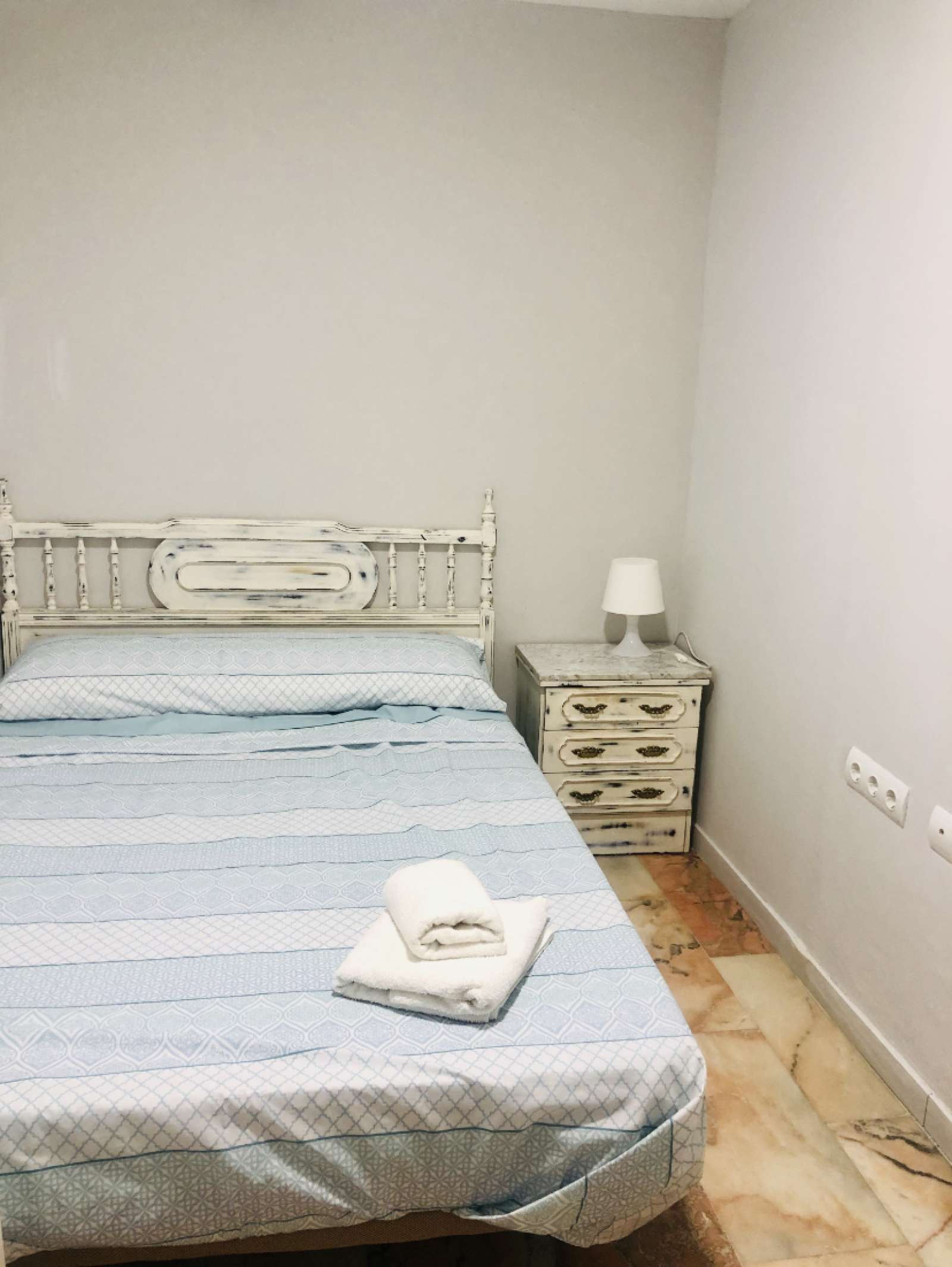 Bedroom of Flat for share in  Sevilla Capital  with Air Conditioner, Terrace and Furnished
