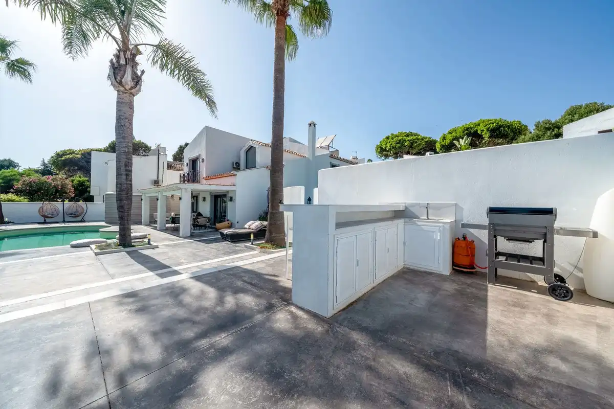 Vista exterior de Casa o xalet en venda en Casares amb Aire condicionat, Jardí privat i Terrassa