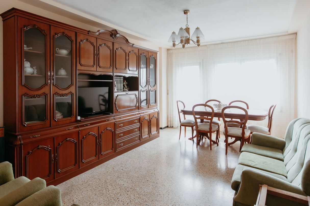 Sala d'estar de Pis en venda en  Huesca Capital amb Calefacció, Terrassa i Traster