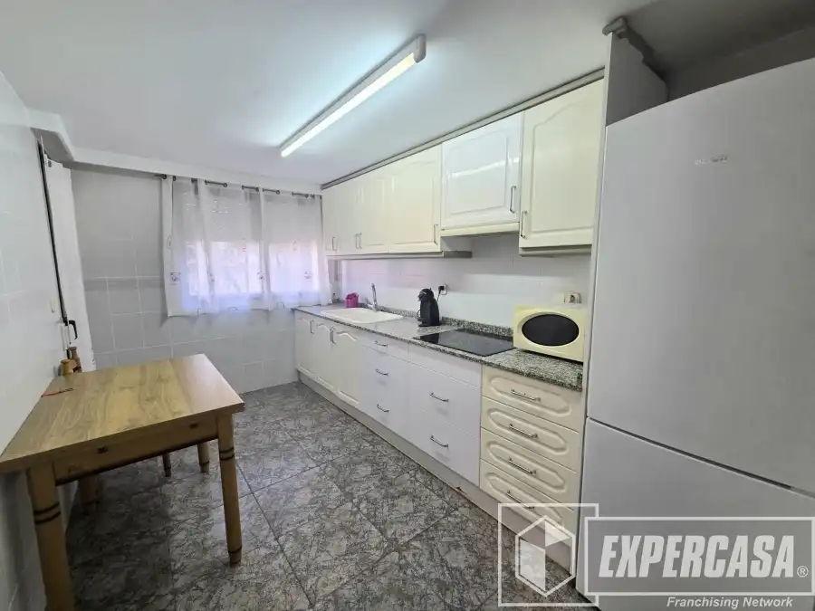 Cuina de Apartament de lloguer en Cullera amb Terrassa, Piscina i Moblat