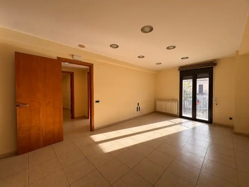 Office for rent in La Bisbal d'Empordà  with Air Conditioner, Heating and Terrace