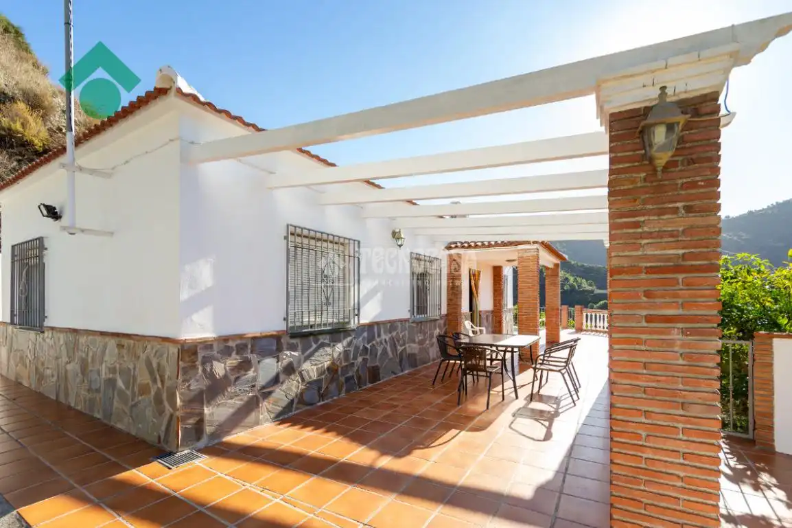 Terrassa de Finca rústica en venda en Nerja amb Piscina