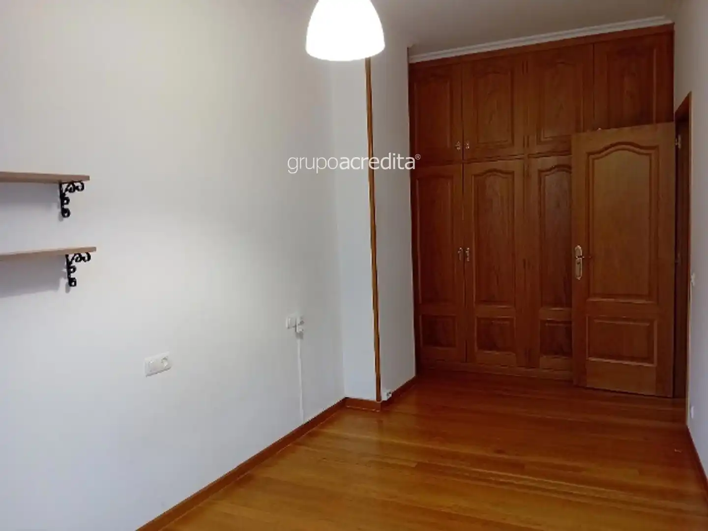 Dormitori de Pis en venda en Santiago de Compostela  amb Calefacció, Parquet i Terrassa